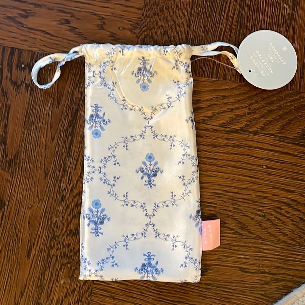 Hill House stain storage bag (small) with blue trellis print